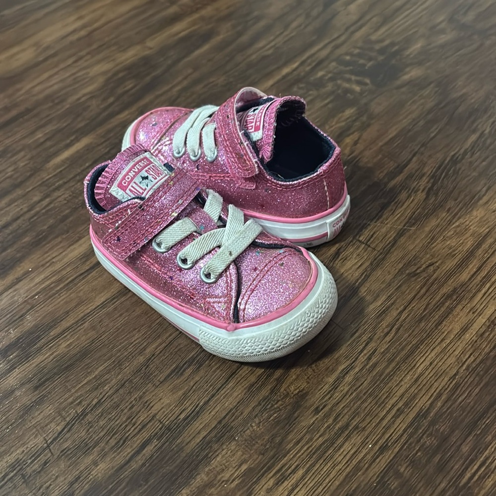 Little girls Converse